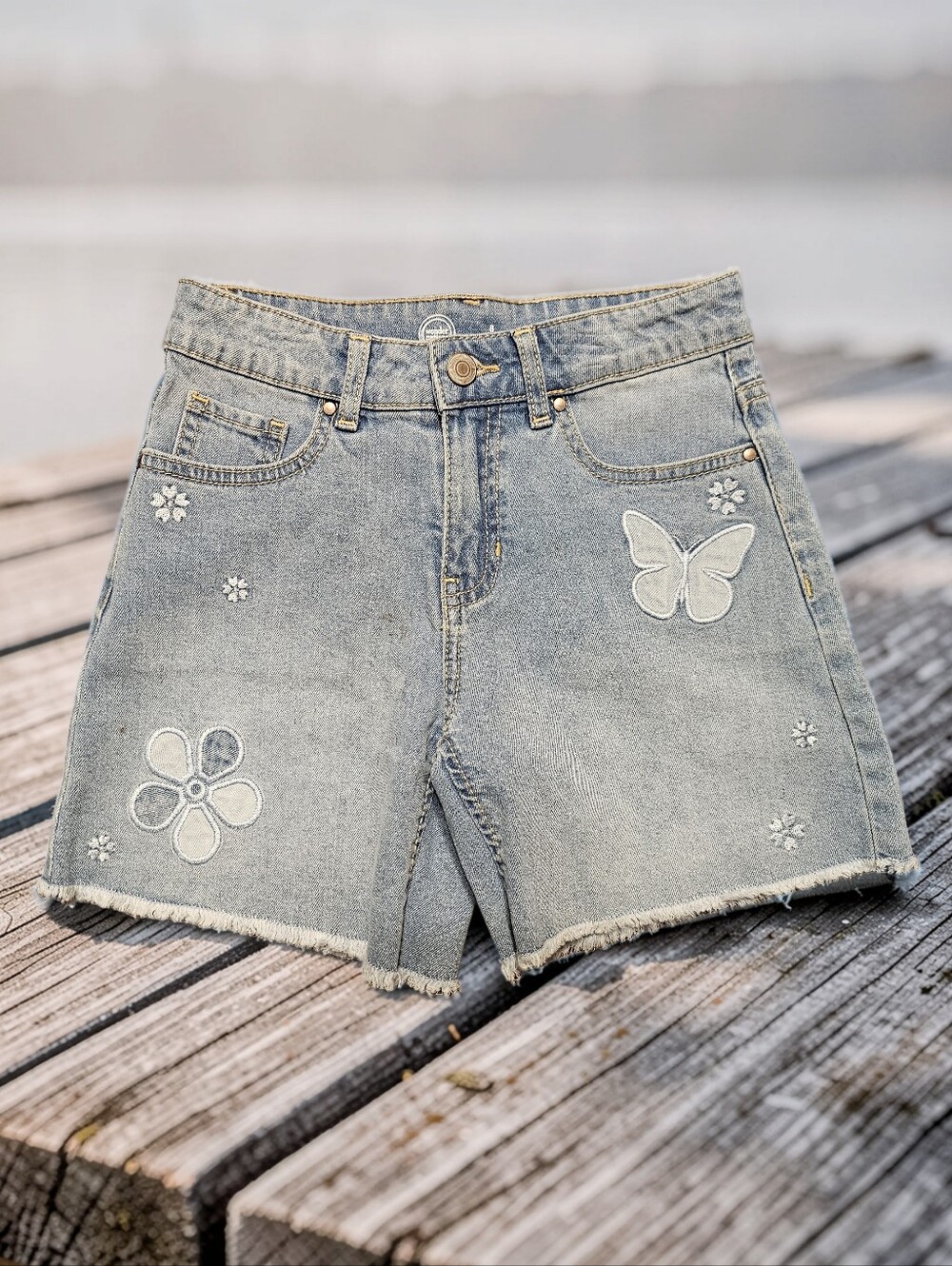 WONDER NATION Light Blue Embroidered Denim Shorts - Butterfly & Floral. Size 8.